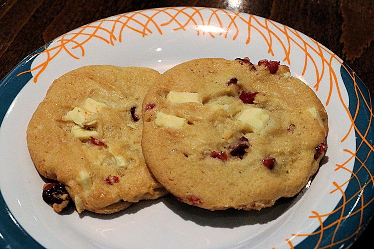 white chocolate chip cookies with cranberries