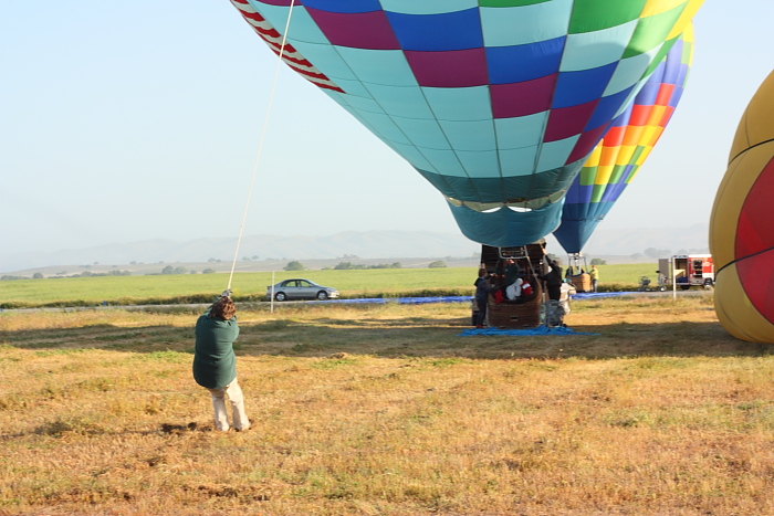 steadying the balloon during inflation by the main burners
