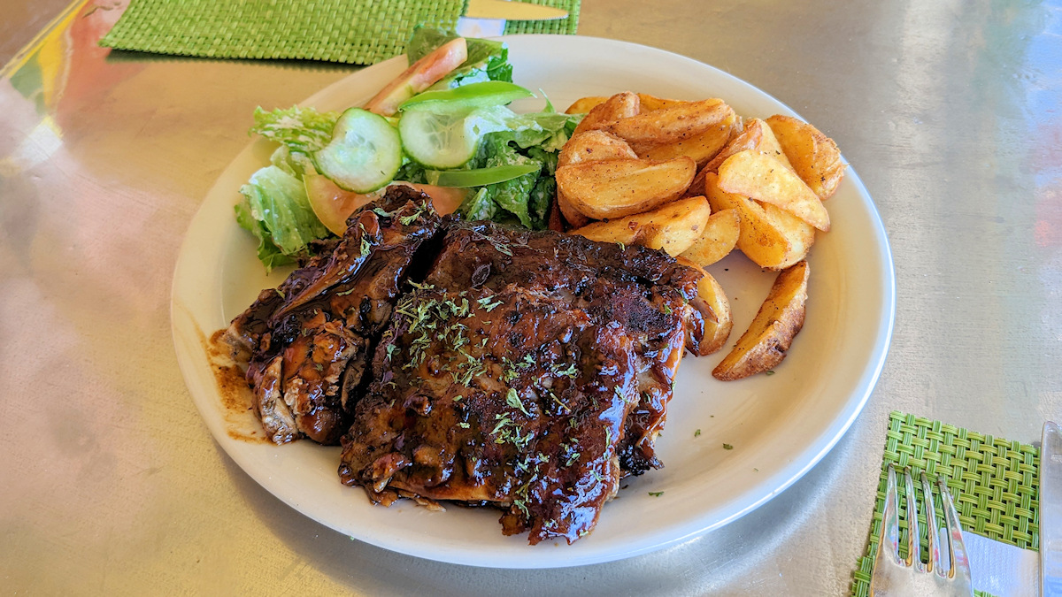 barbecue ribs from Lizzys restaurant in Philpsburg, St Maarten
