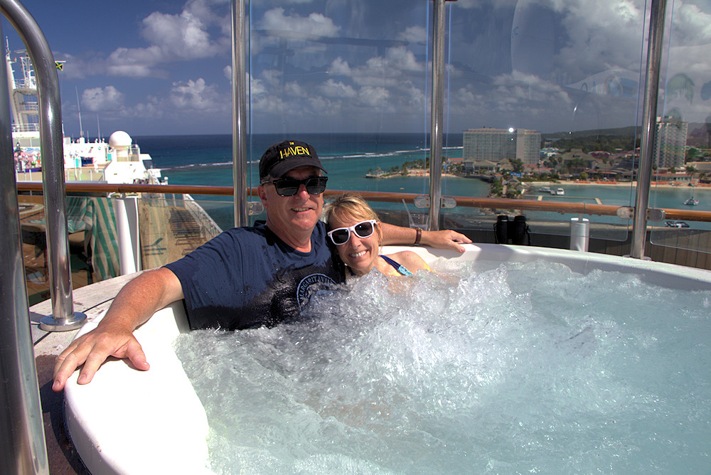 Private Jacuzzi in the Black Pearl Suite