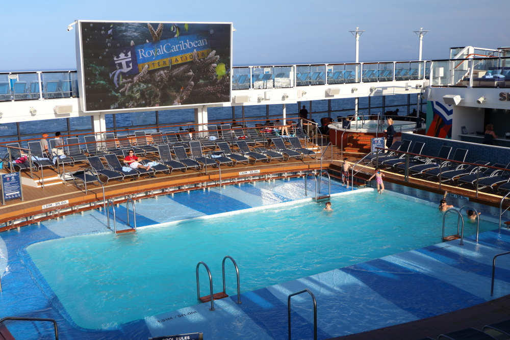 Outdoor swimming pool and movie screen on Anthem Of The Seas