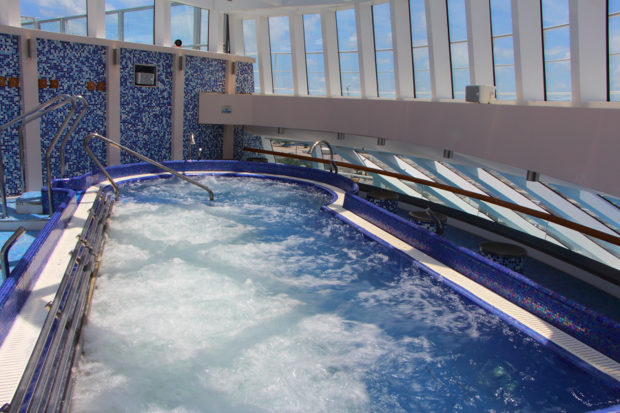 Thalassotherapy pool in the Carnival Breeze spa