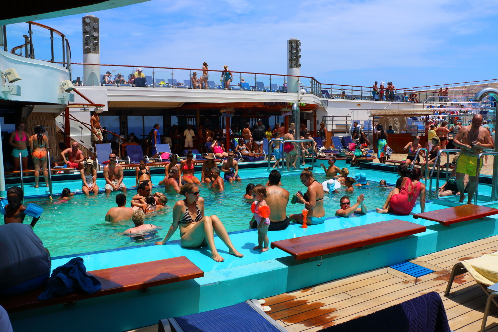 Carnival Glory mid-ship pool on Lido deck