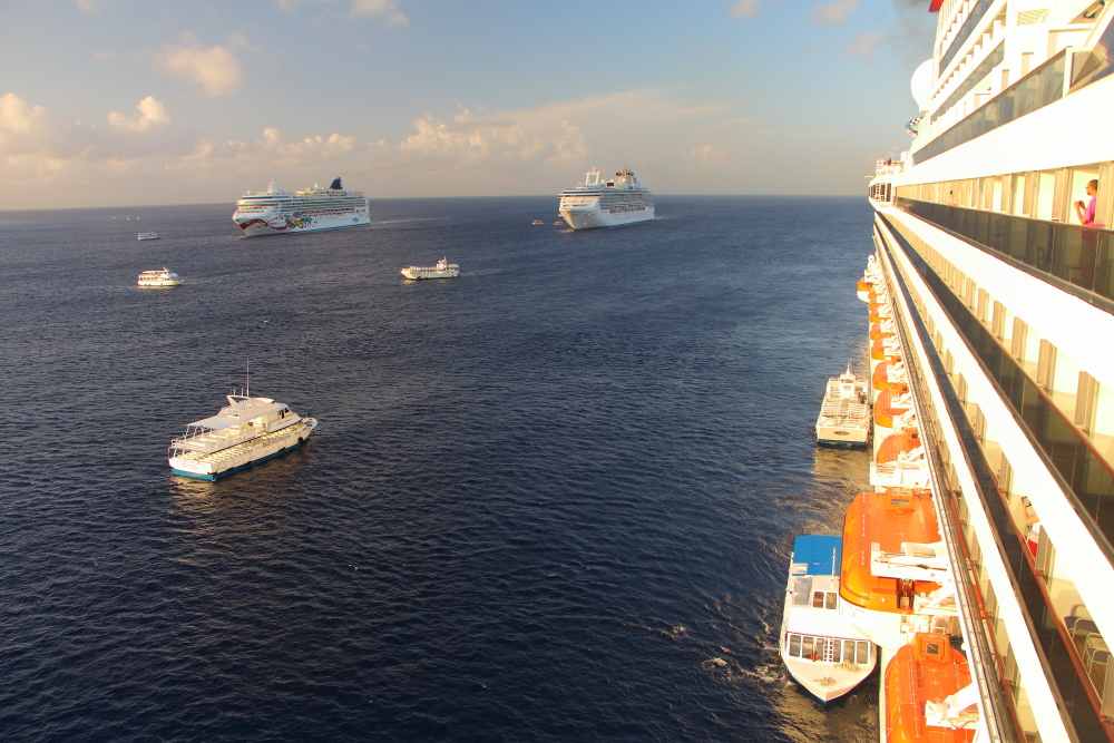 cruise ships at Grand Cayman