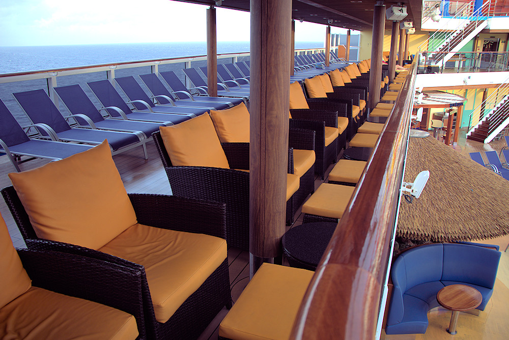 Carnival Vista dive in theater seating