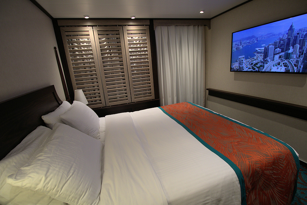 Carnival Vista Havana Suite 5234 bedroom