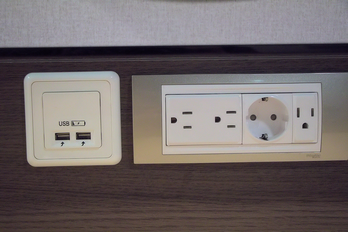 Harmony Of The Seas power outlets and USB