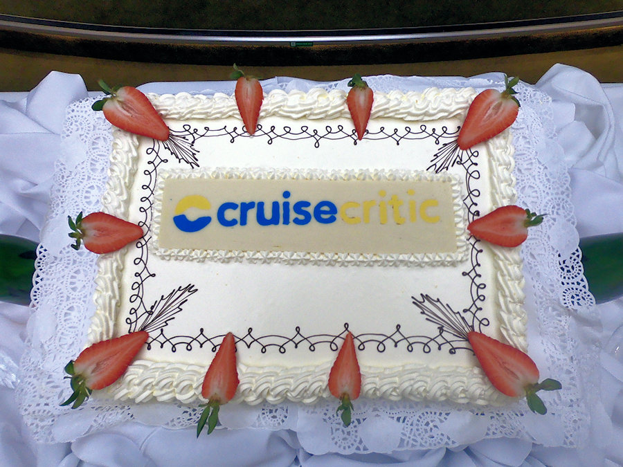 Cruise Critic meet and mingle cake on MSC Seaside