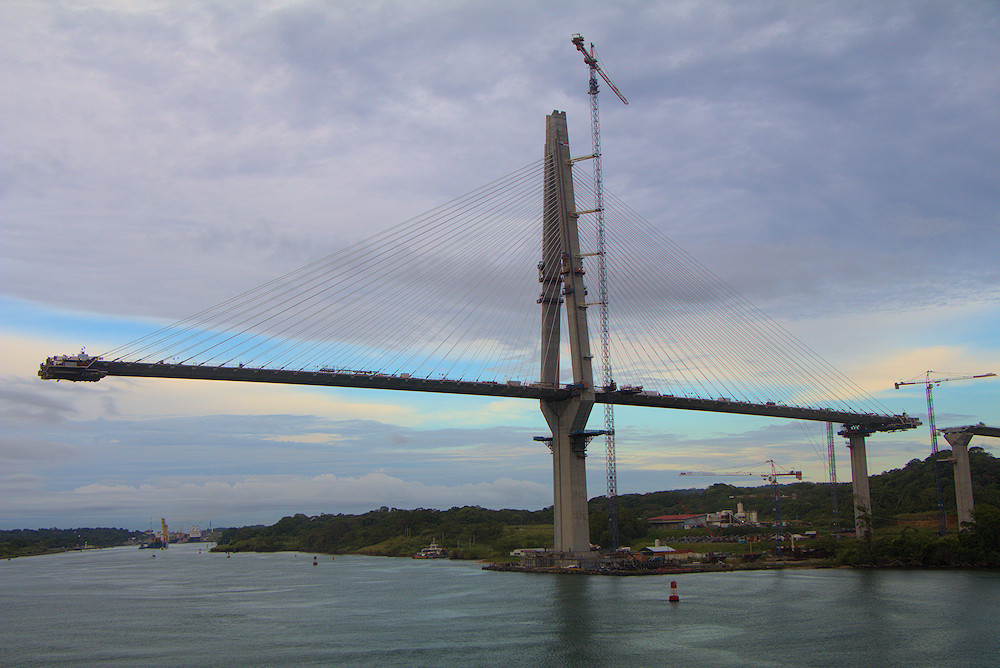 Panama canal bridge under construction