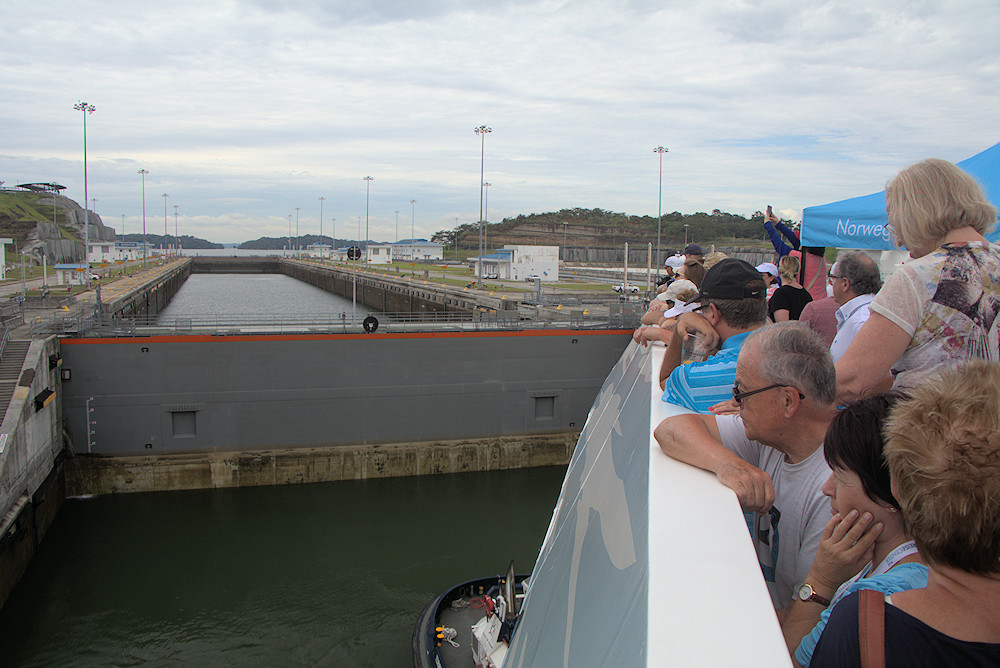 Norwegian Bliss in the Panama canal