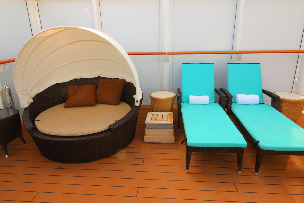 The Haven day bed and lounger - Norwegian Getaway