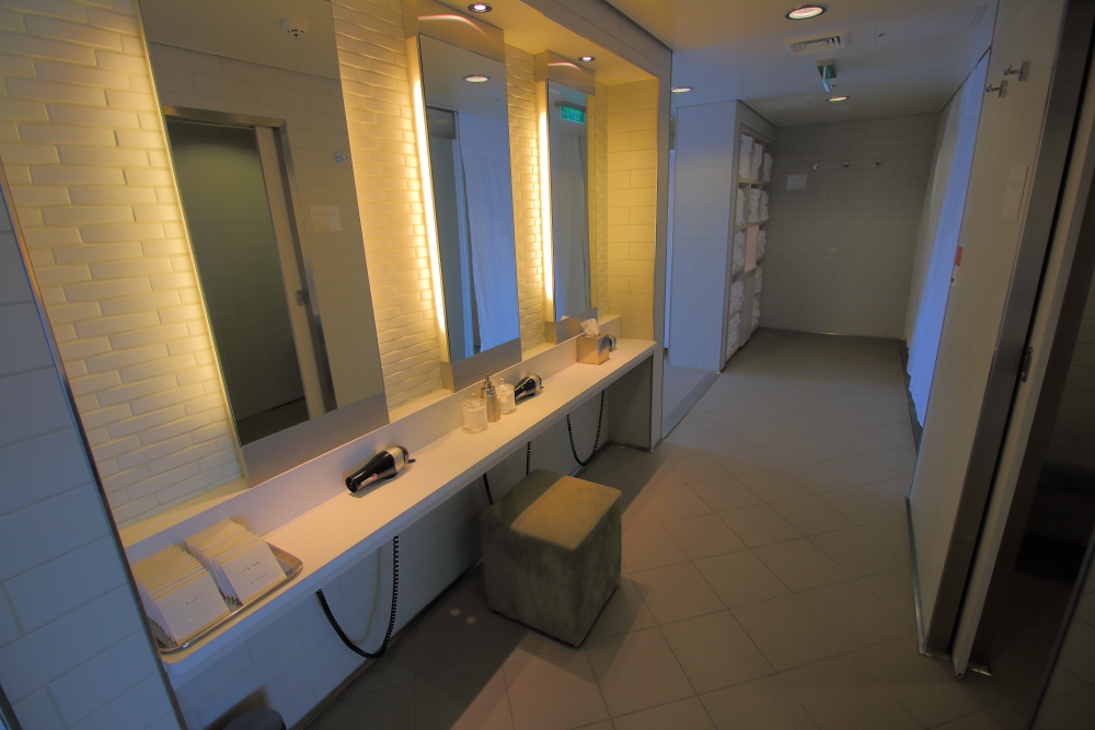 Norwegian Getaway spa - men's dressing room