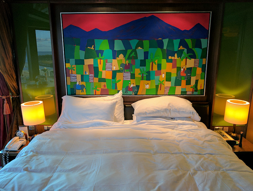 Norwegian Pearl Suite 15000 bed