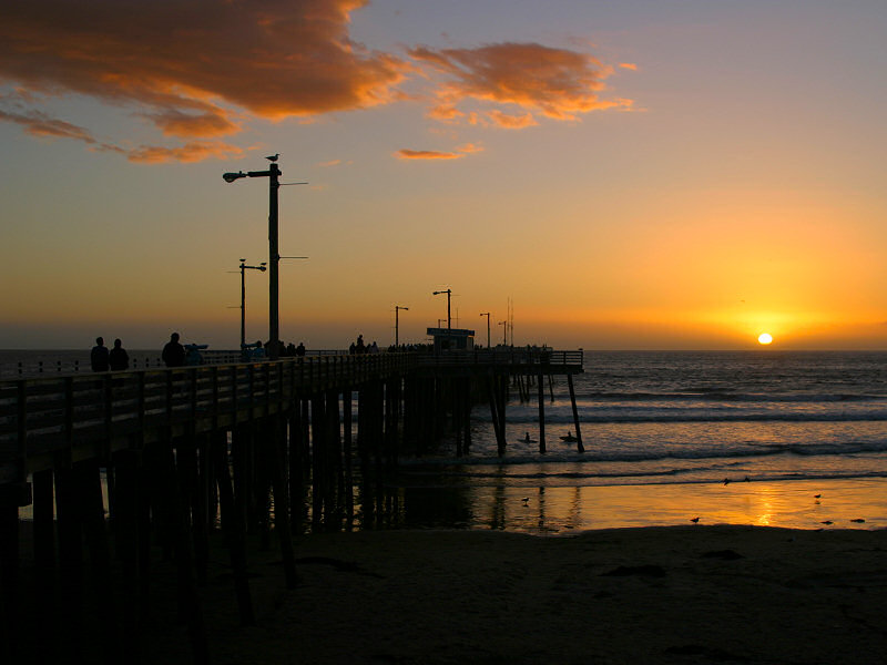 The sun sets at the Pismo pier