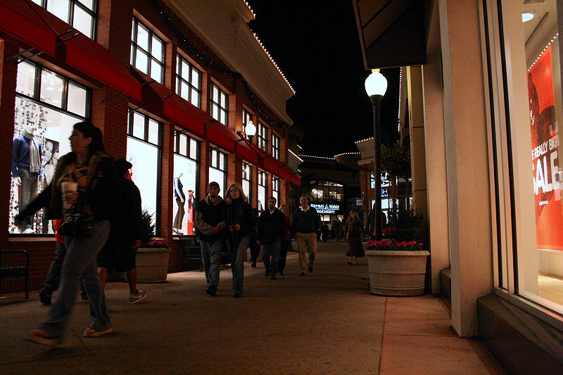 SLO downtown centre shopping plaza